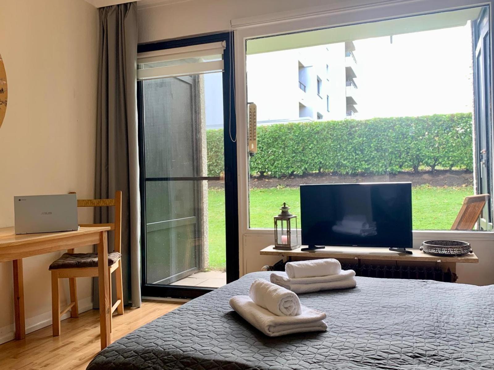 Tt Living Apartment Luebeck I Souterrain Wohnung Mit Terrasse I Naehe Hbf I Kostenlos Parken Bagian luar foto
